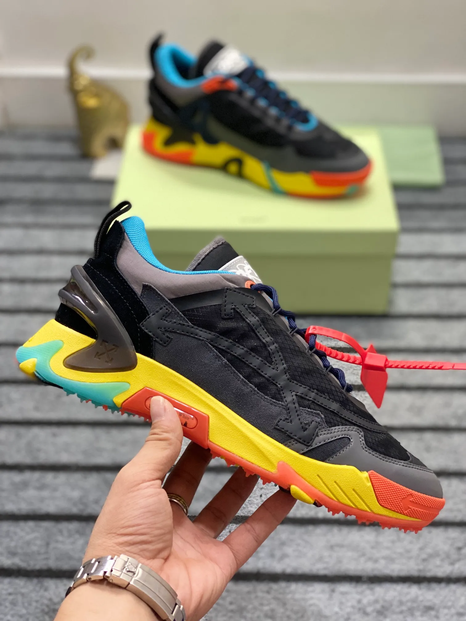 Men's shoes 💰640🌼【New】High-end boutique-OFF-WHITE x Air Jordan】1 The joint shoe design has been highly concerned by everyone. The new shoes are shown in the popular Chicago bull white and yellow LOGO color scheme. The shoe body is made of cowhide stitching and other materials. In addition to the X hidden on the inside of the leather, the oversized Swoosh, OFF-WHITE for Nike, and Air Jordan 1Birth information and the word AIR are displayed on both sides of the shoe, and OFF-WHITE's iconic details can be seen on the TPU sole and insole. You can choose a pair if you like the style. Size: 38-45 (45 customized